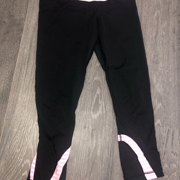 LULULEMON ATHLETICA - Run/Yoga Crop || sz 6 - Picture 3 of 3